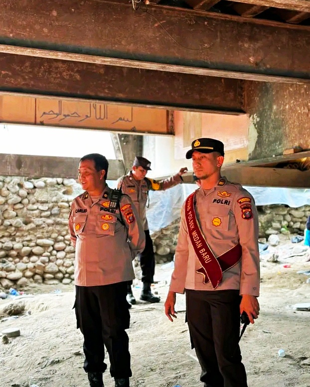 Polsek Medan Baru Beraksi Gerebek Sarang Narkoba, Barak Hisap Sabu di Bakar