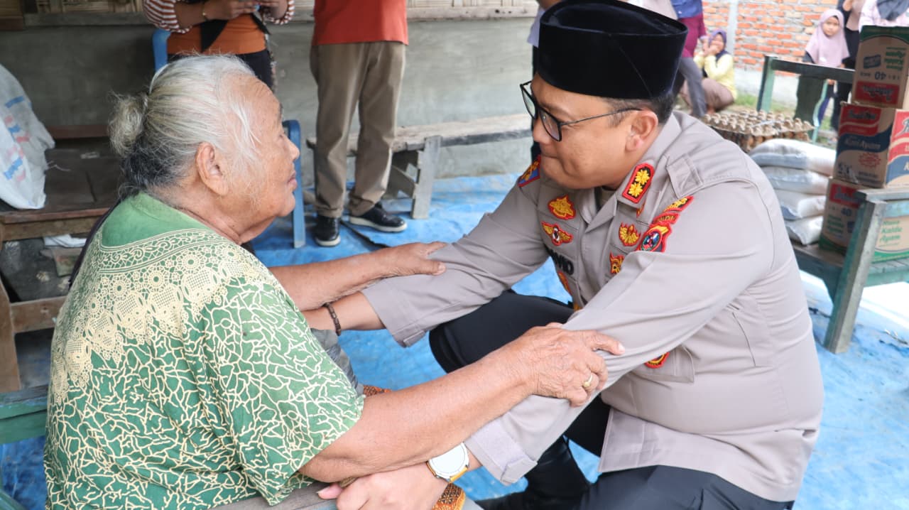 Kapolres Langkat Tunjukkan Kepedulian Lansia di Secanggang, Humanisme Polri Hadir di Tengah Masyarakat