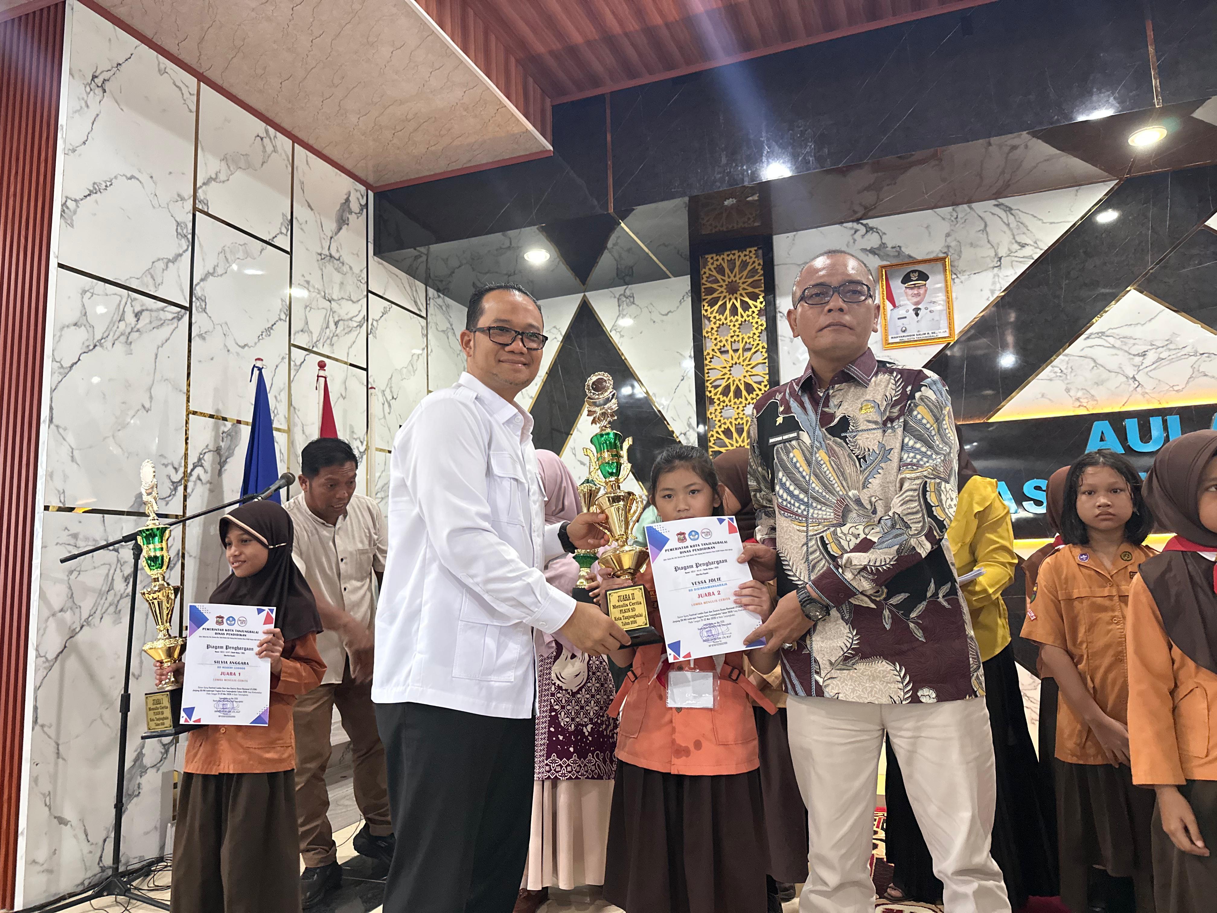 Plh Wali Kota Tanjungbalai Hadiri Acara Penghargaan FLS3N Jenjang SD dan SMP Tingkat Kota Tanjungbalai.
