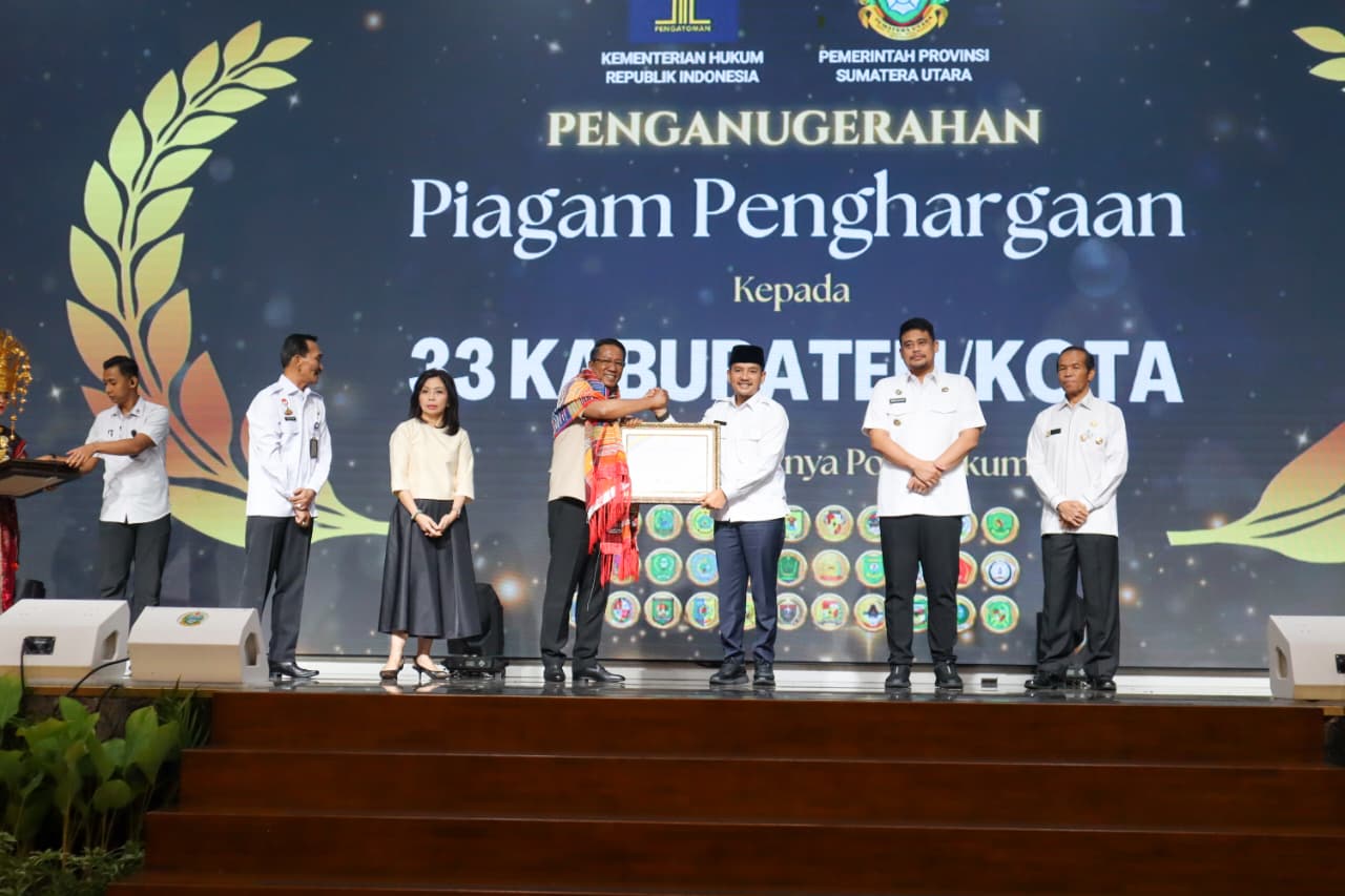 Wujudkan Kemudahan Pelayanan Hukum, Walikota Tebing Tinggi Terima Penghargaan Kementerian Hukum RI