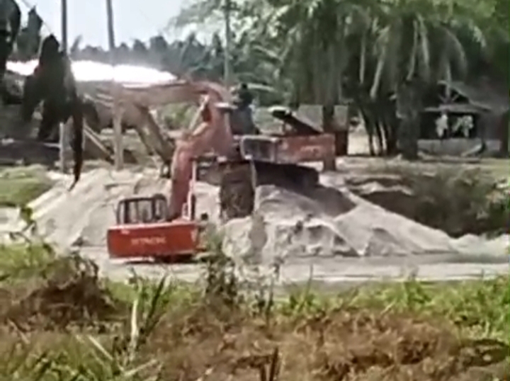 Merusak Lingkungan, Tambang Pasir Liar Bebas Beroperasi di Kecamatan Air Putih Batu Bara