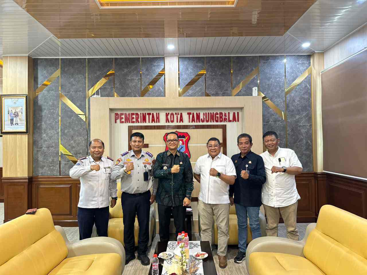 Pemko Tanjungbalai Terima Bantuan 25 Lampu PJU Tenaga Surya Dari Kemenhub RI.