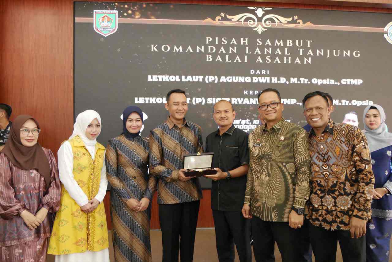 Wali Kota dan Wakil Wali Kota Tanjungbalai Hadiri Pisah Sambut Danlanal TBA.