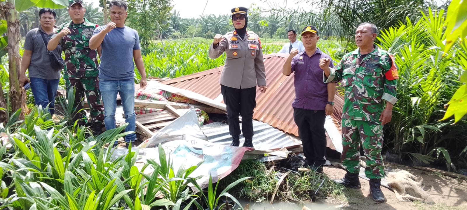 Polsek Binjai Gandeng TNI dan Kepala Desa Gerebek Sarang Narkoba