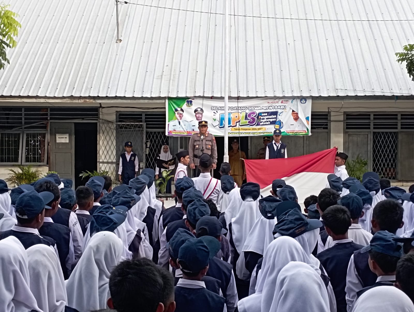 Police Goes To School, Kapolsek Padang Hulu Jadi Inspektur Upacara Bendera di SMP Negeri 3