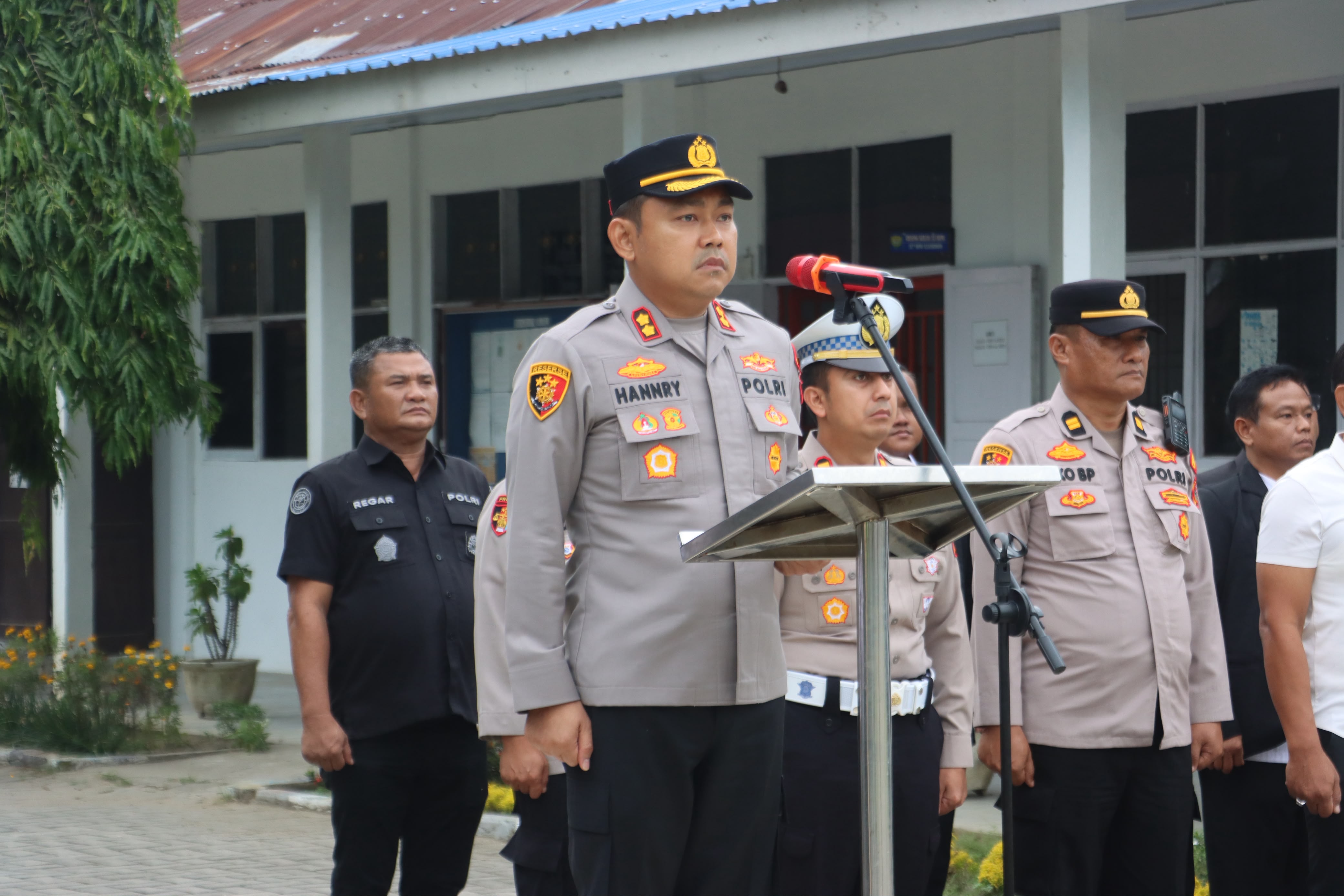 Kapolres Langkat Jadi Pembina Upacara di Yayasan Pendidikan Putra Jaya Jabal Rahman, Berikan Motivasi dan Edukasi Kamtibmas kepada Pelajar