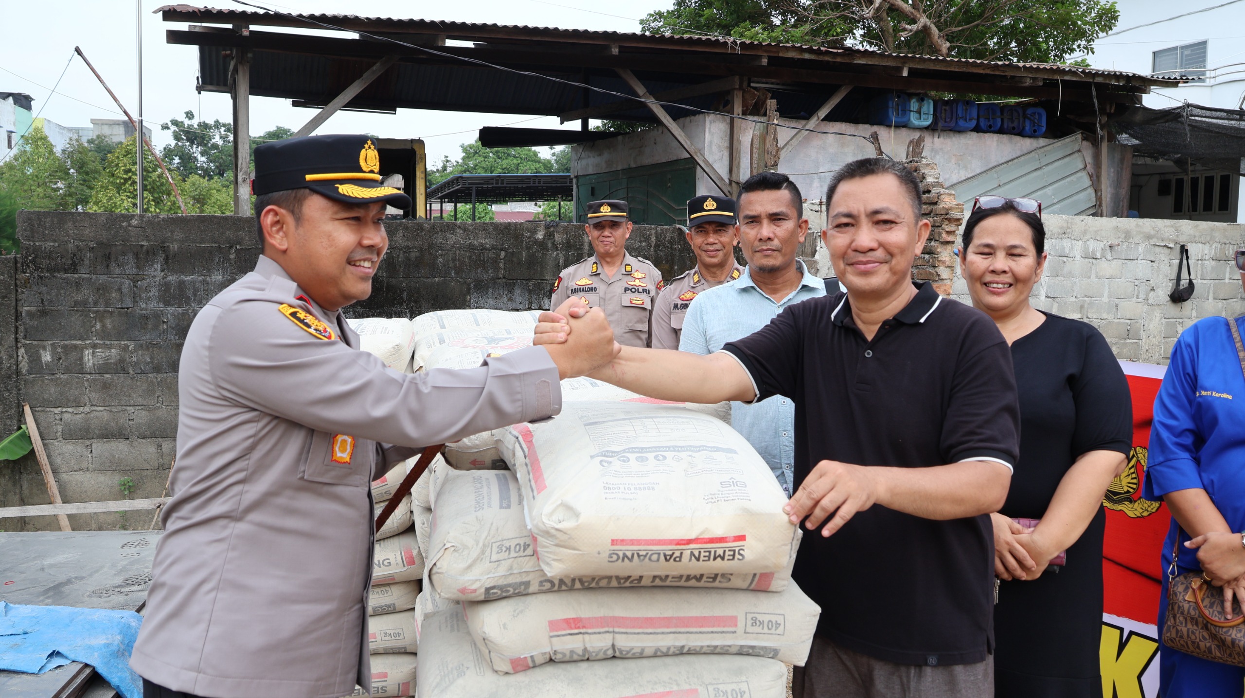 Kapolres Langkat Salurkan Bantuan Material untuk Pembangunan Gereja 