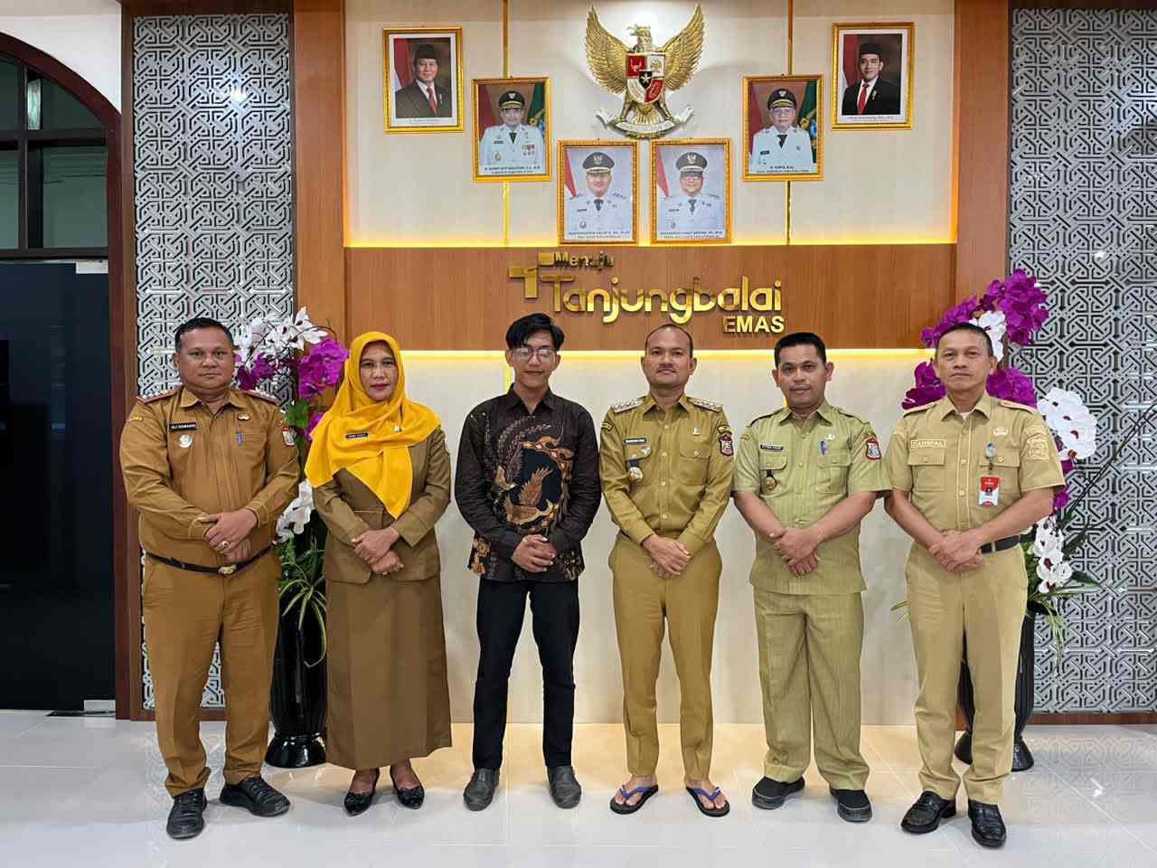 Wali Kota Tanjungbalai Terima Kunjungan Ahmad Faris Hidayah peraih 5 Penghargaan Pada Ajang Project Ilmiah SDGs Tingkat Internasional di Malaysia.