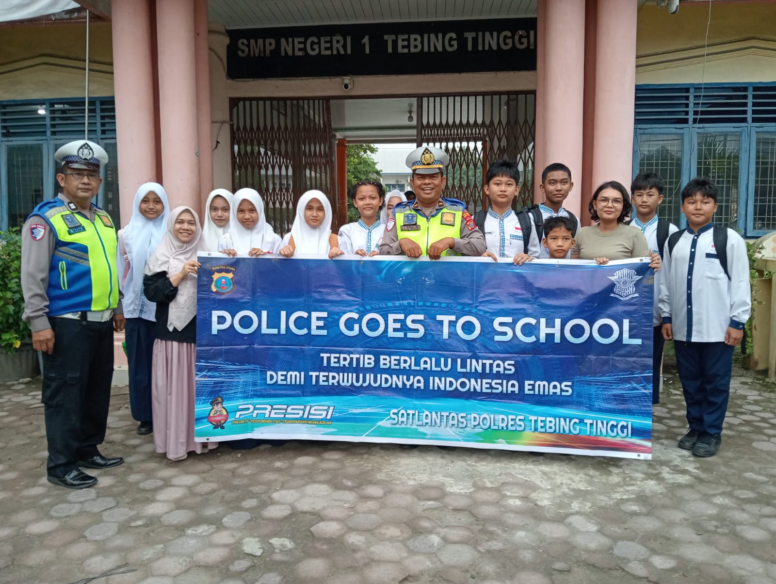 Sat Lantas Polres Tebing Tinggi Police Goes To School di SMPN 1