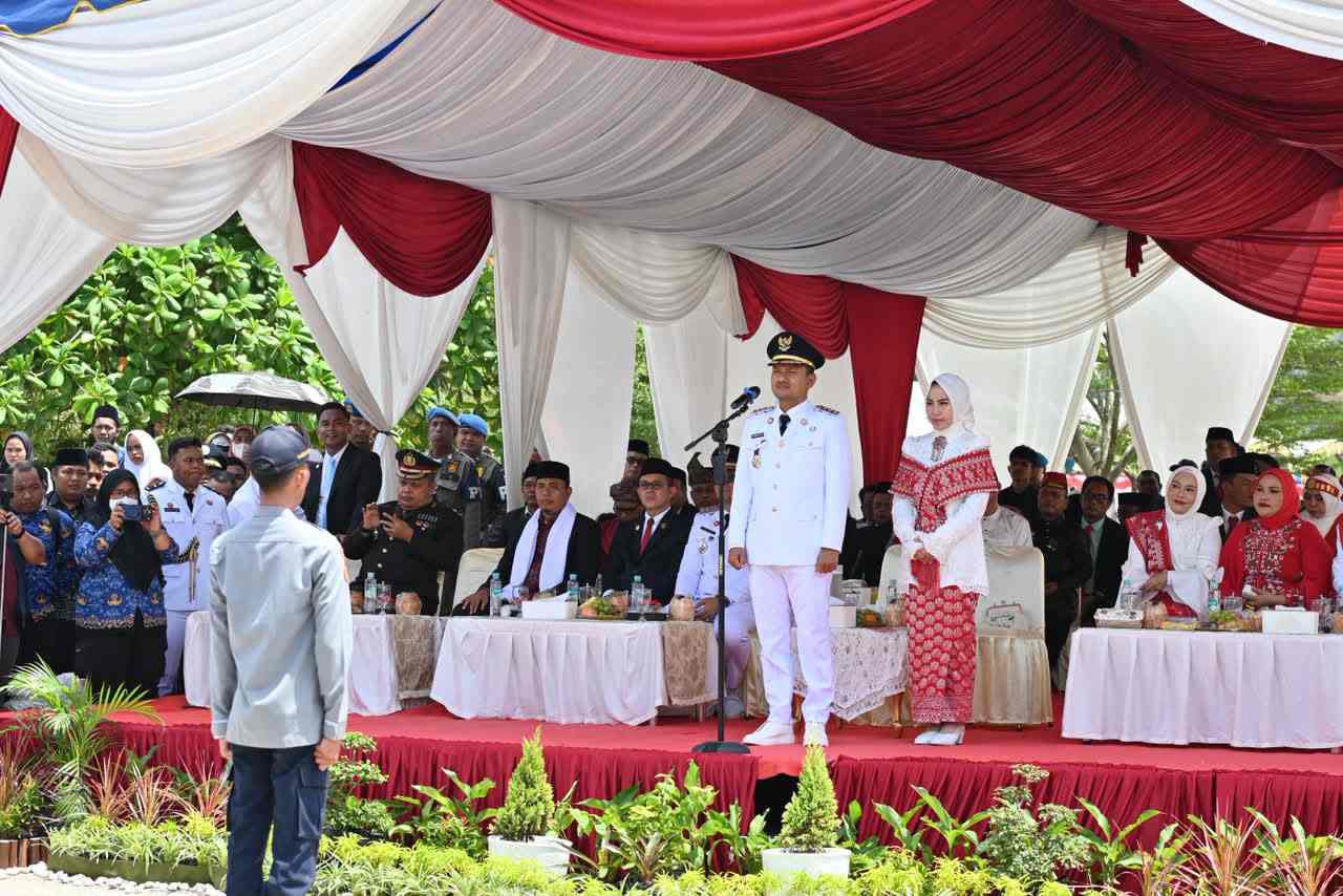 Semarak HUT Ke-81 Kemerdekaan RI, Wali Kota dan Wakil Wali Kota Tanjungbalai Sambut Arak Arakan dan Atraksi Pawai Karnaval.