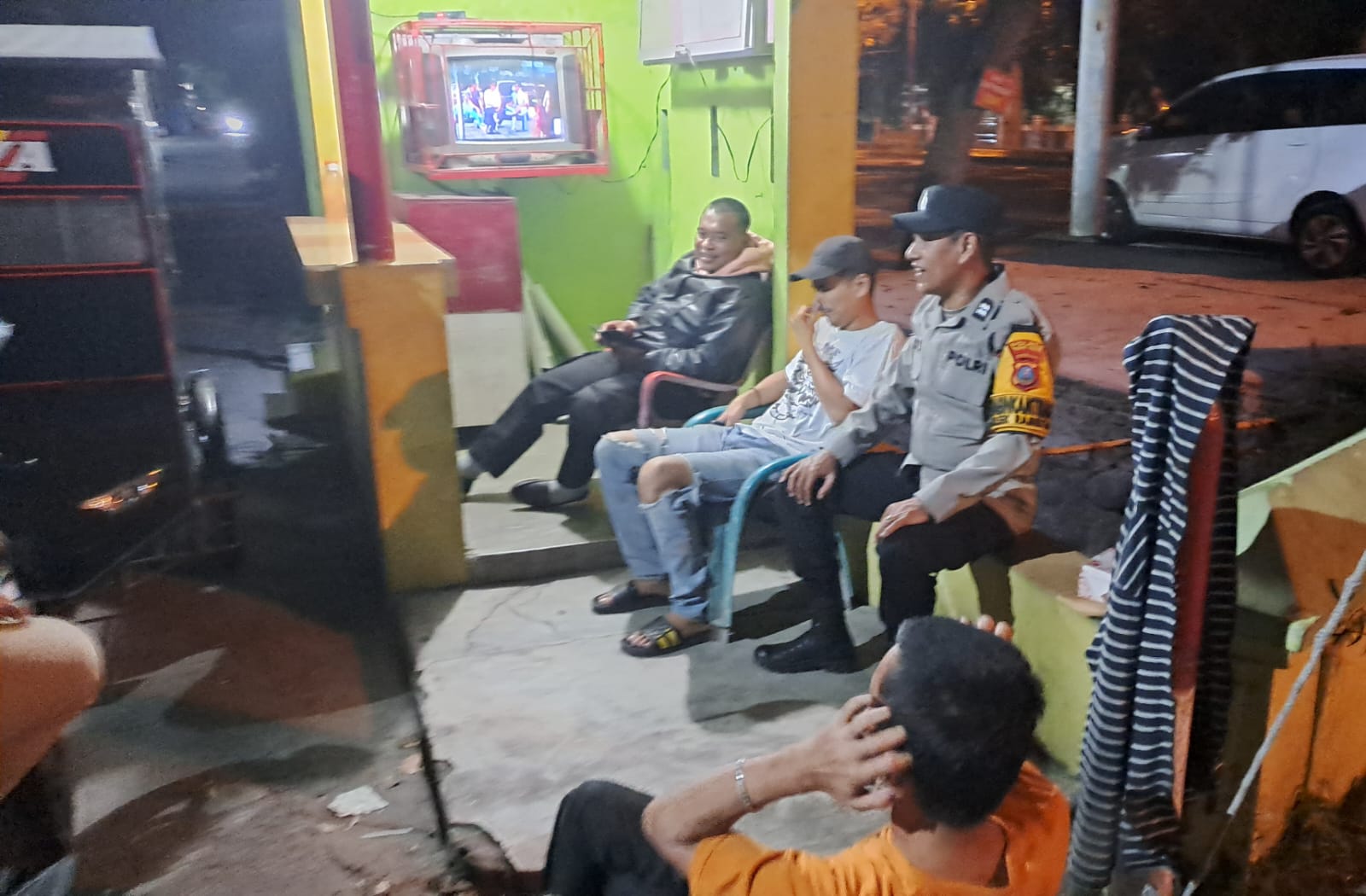 Bhabinkamtibmas Polsek Rambutan Cek Pos Sat Kamling Rambutan Aman