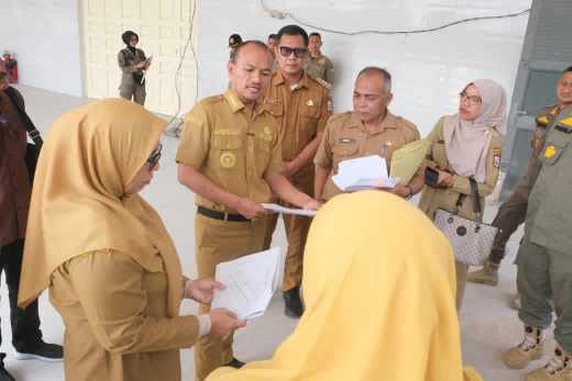 Pemko Tanjungbalai Segel Salah Satu Bangunan di Kawasan Water Front City Karena Tidak Memiliki Izin PBG.