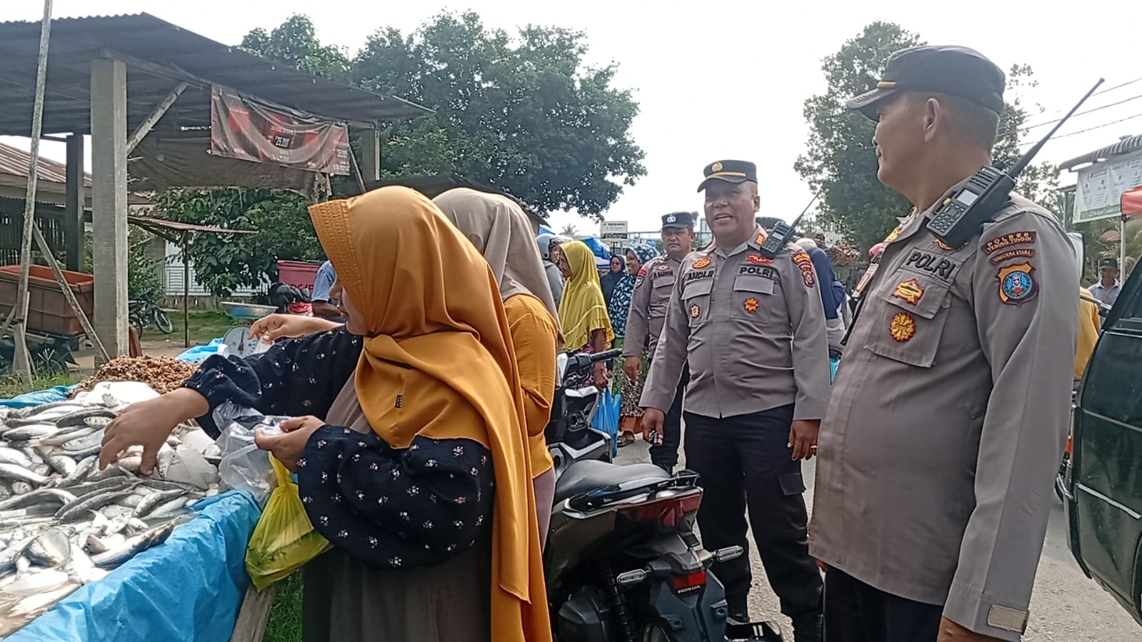 Kapolsek Tebing Tinggi Sambang Pedagang di Pasar Desa Binjai